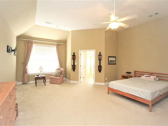 3rd image of 1060 River Valley Dr