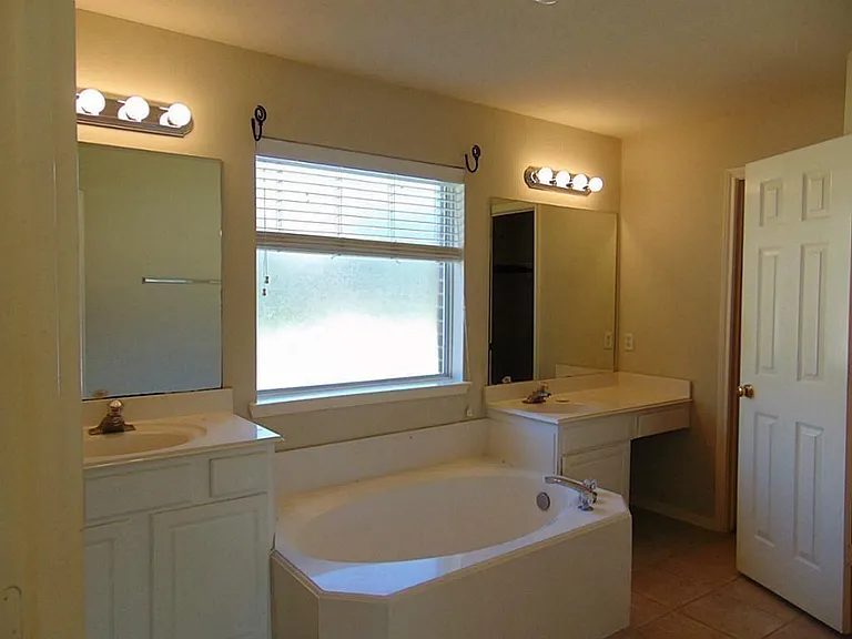 11102 Creekline Meadow Ct — Photo 12
