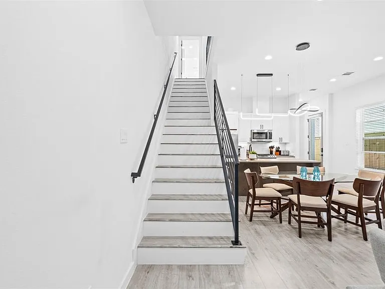 6821 Cadillac St — Photo 6
