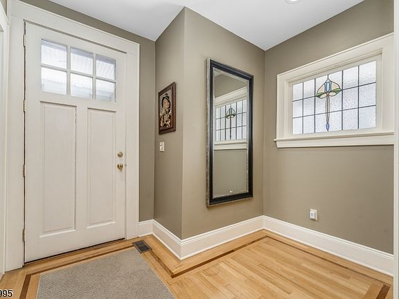 3rd image of 3 New St