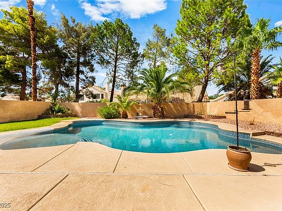 5th image of 2636 White Pine Dr