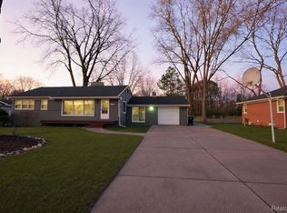 30143 Hoy St, Livonia, MI 48154