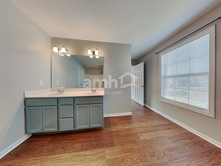 8124 Cambridge Reserve Dr — Photo 13