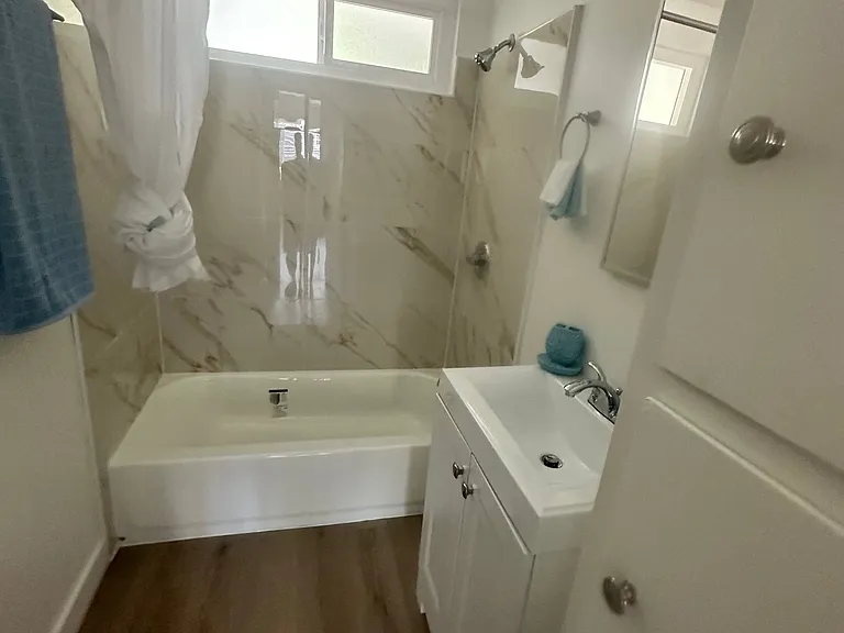 5548 Yarmouth Ave #12A — Photo 7