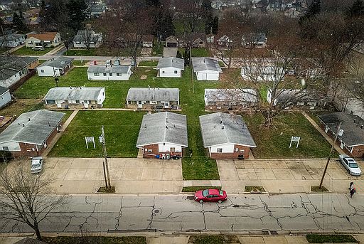 2nd image of 520 High Grove Blvd #5