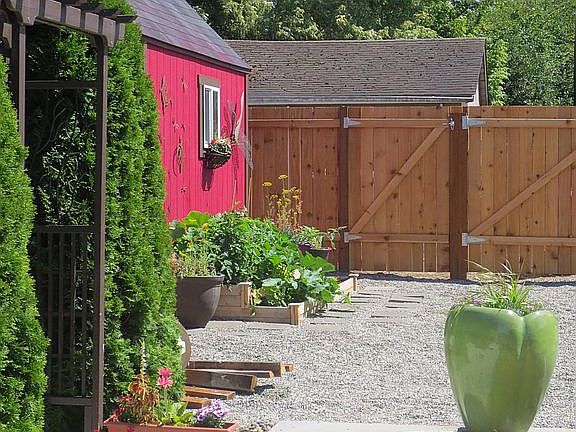 Shed, garden, parking.