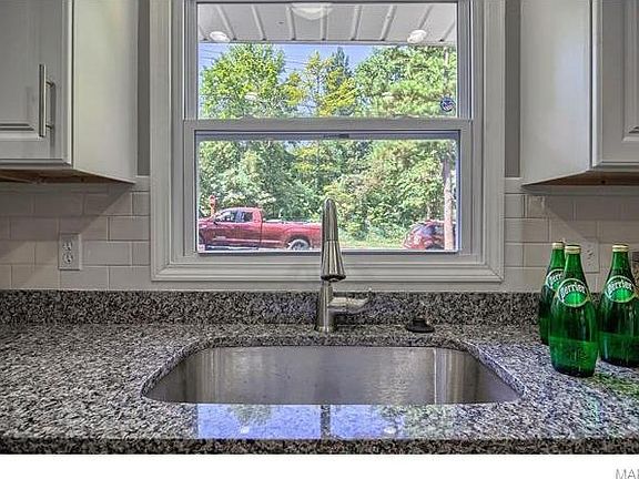 5th image of 1030 Diversey Dr