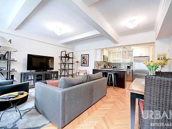 4th image of 10 W 74th St APT 2B
