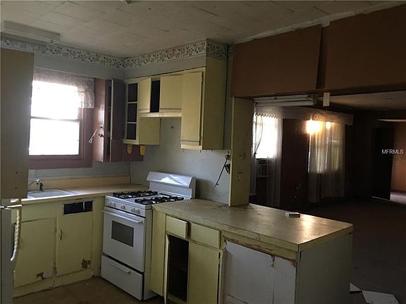 5th image of 2410 Lakeview St
