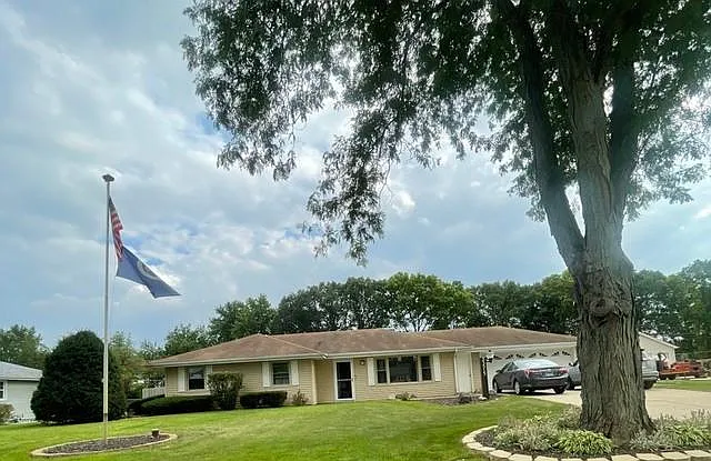 23515 W Link Ln photo 1