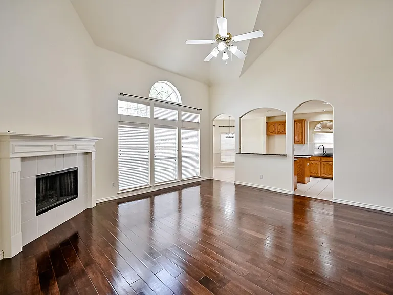 2716 Eastland Dr — Photo 30