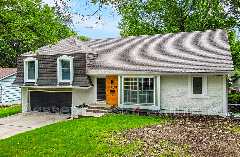 9109 Goddard St — Photo 3