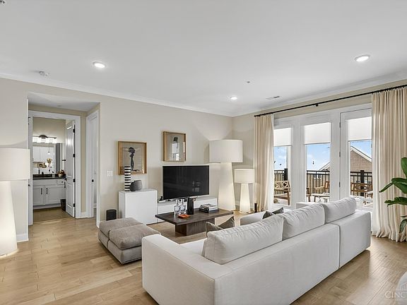 3rd image of 230 Vintage Club Blvd Unit 205