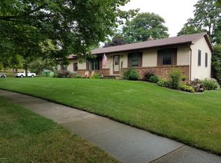 38 Gibraltar Dr NE, Rockford, MI 49341