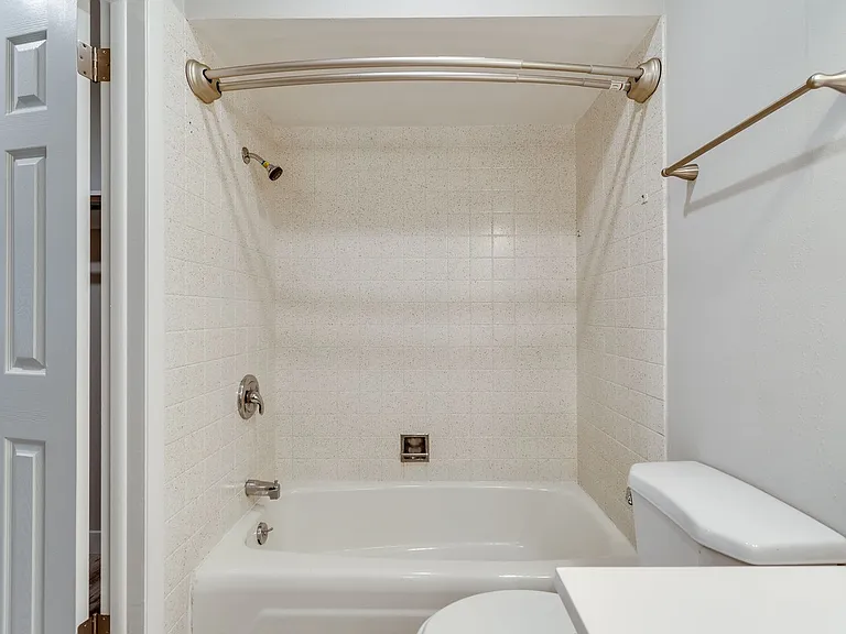 Ashford Residence — Photo 43