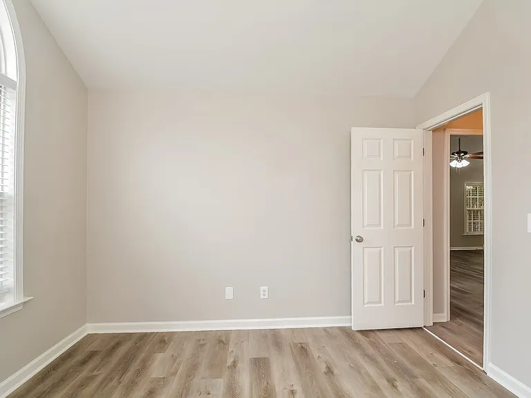504 Jaffiley Ct — Photo 12