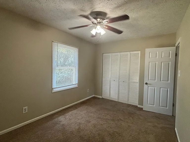 422 Kirkcaldy Ct #1 — Photo 21