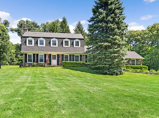 37W384 Ronsu Ln, St Charles, IL 60175