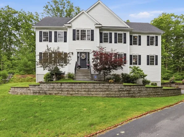 4 Murray Hill Cir, Wilmington, MA 01887