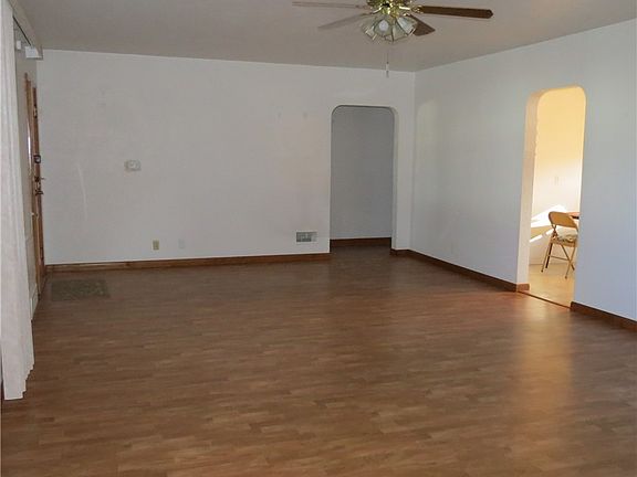 4th image of 900 Center St
