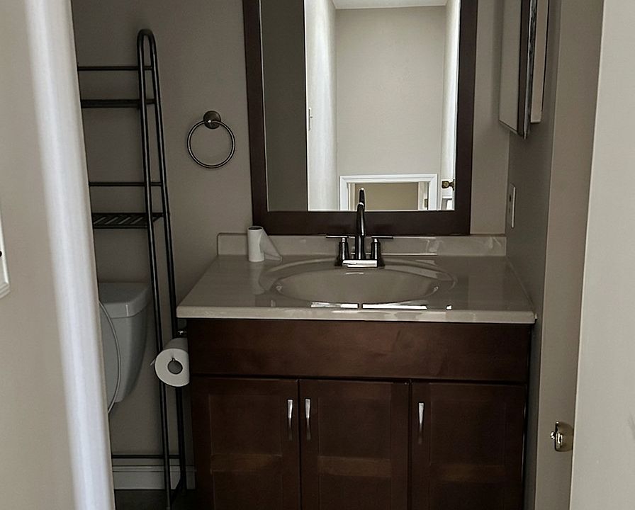 1st image of 262 London Ct
