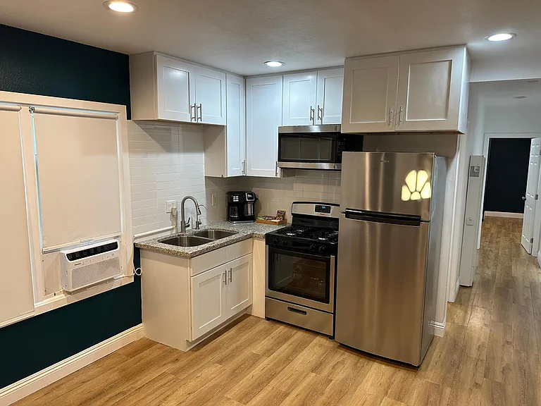 443 S Birch St — Photo 3