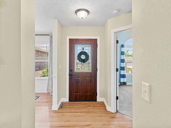 4th image of 518 E Logan Street