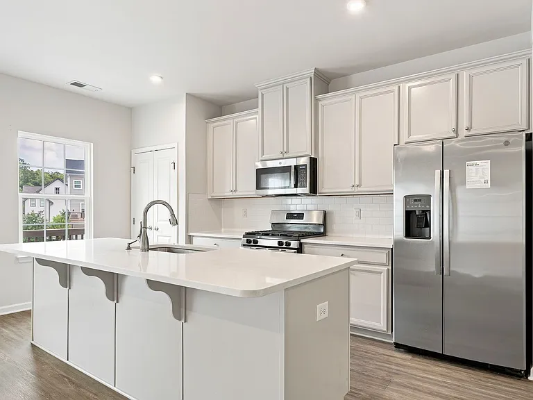 121 Callowhill Ln — Photo 3