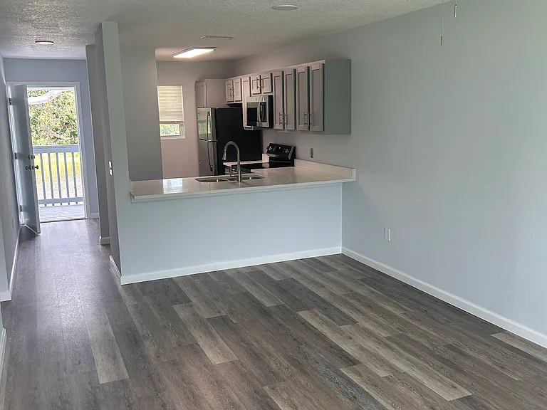 700 W Pope Rd — Photo 4