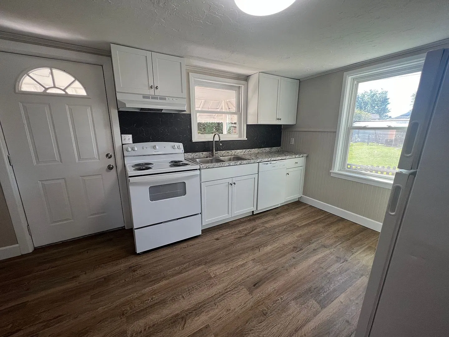 Newly Renovated 3 Bedroom Home — Photo 4
