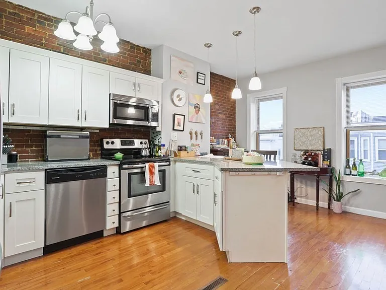 166 F St #4 — Photo 2