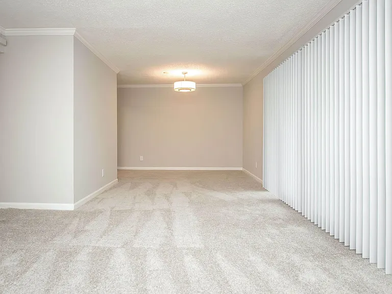Kingston Pointe Apartments — Photo 23