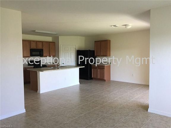 5th image of 521 SW 27th St