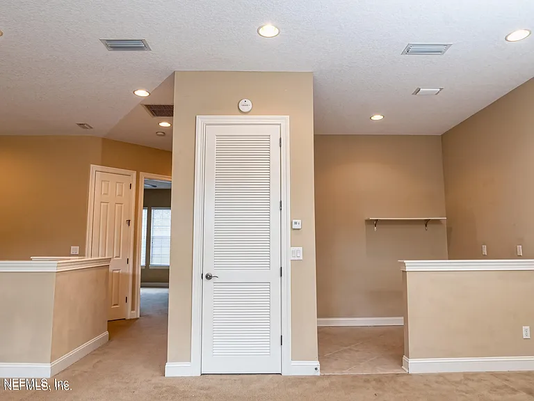 654 S Loop Pkwy — Photo 24