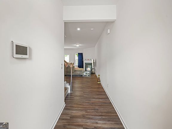 4th image of 10 Kane Dr