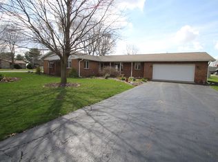 114 Manor Dr, Flora, IN 46929
