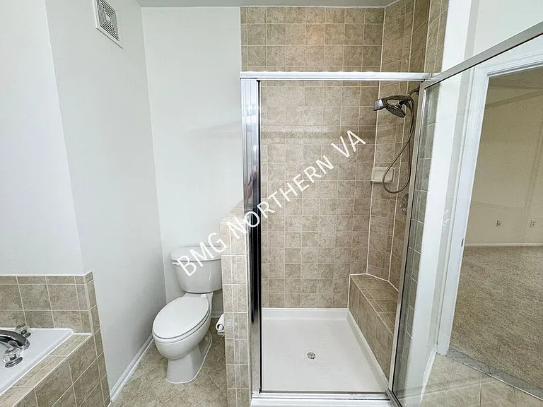 9508 Walker Way — Photo 13