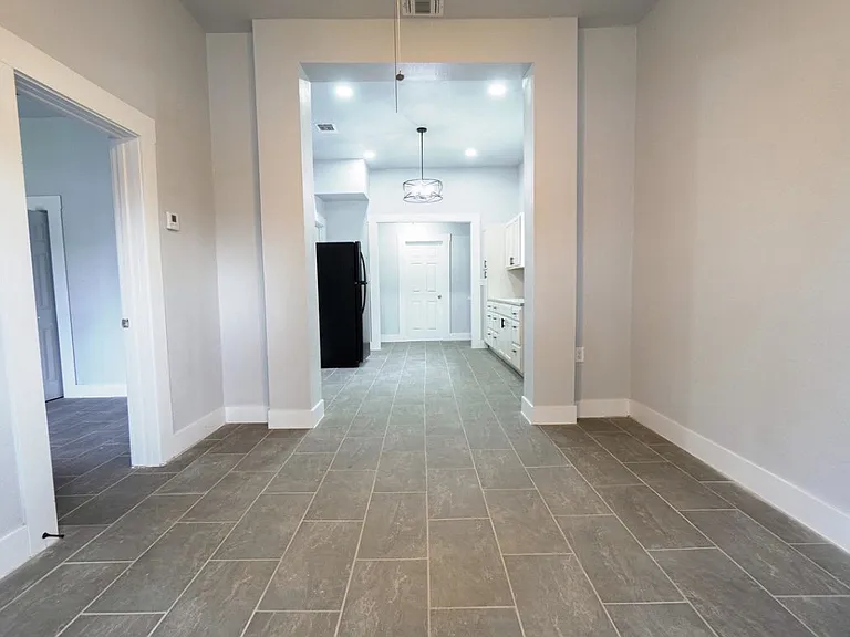 1139 Morales St — Photo 18