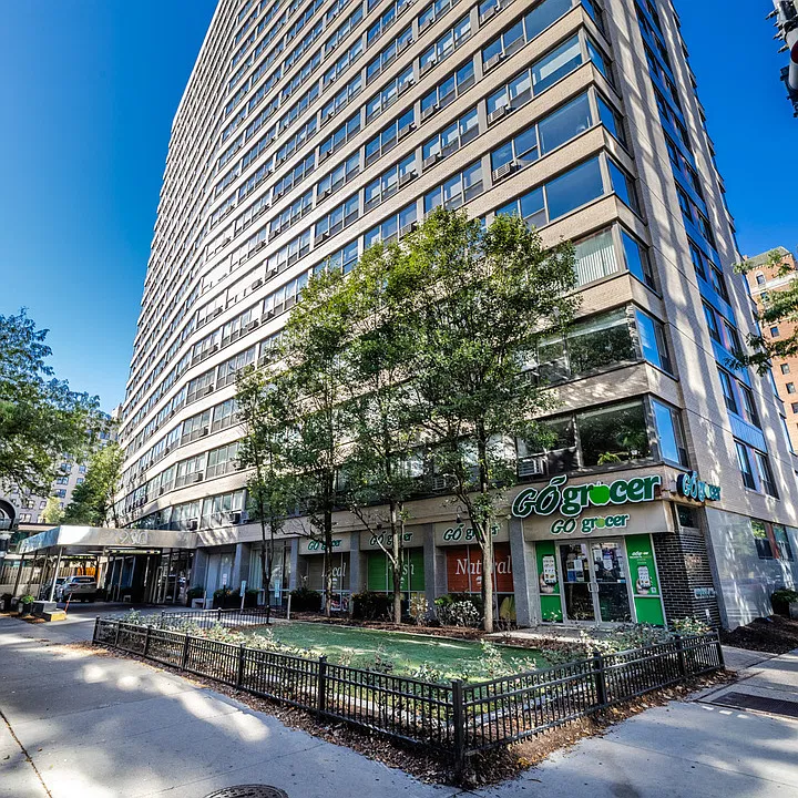 2930 N Sheridan Rd #505