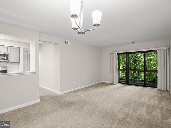 5th image of 5818 Royal Ridge Dr Unit M