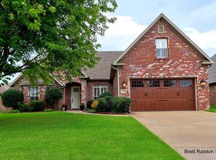 1713 W Cunningham Ave, Rogers, AR 72758