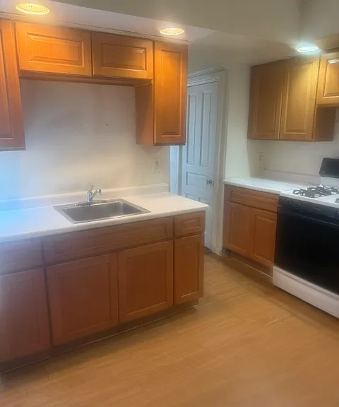 208 N 9th St #1 — Photo 3