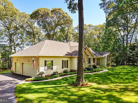 3rd image of 38 Love Creek Dr