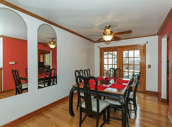 3rd image of 967 Shorewood Dr