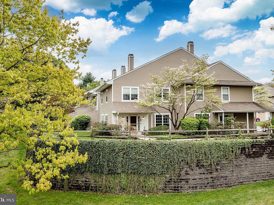 1st image of 297 Stanton Ct