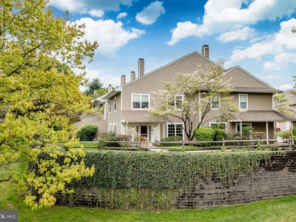 297 Stanton Ct, Glen Mills, PA 19342