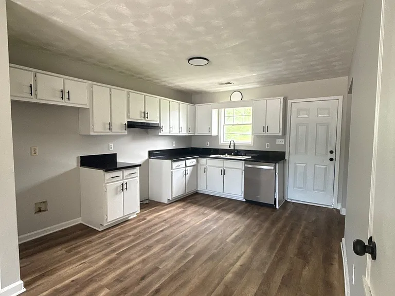 144 Sarah Cir #15 — Photo 8