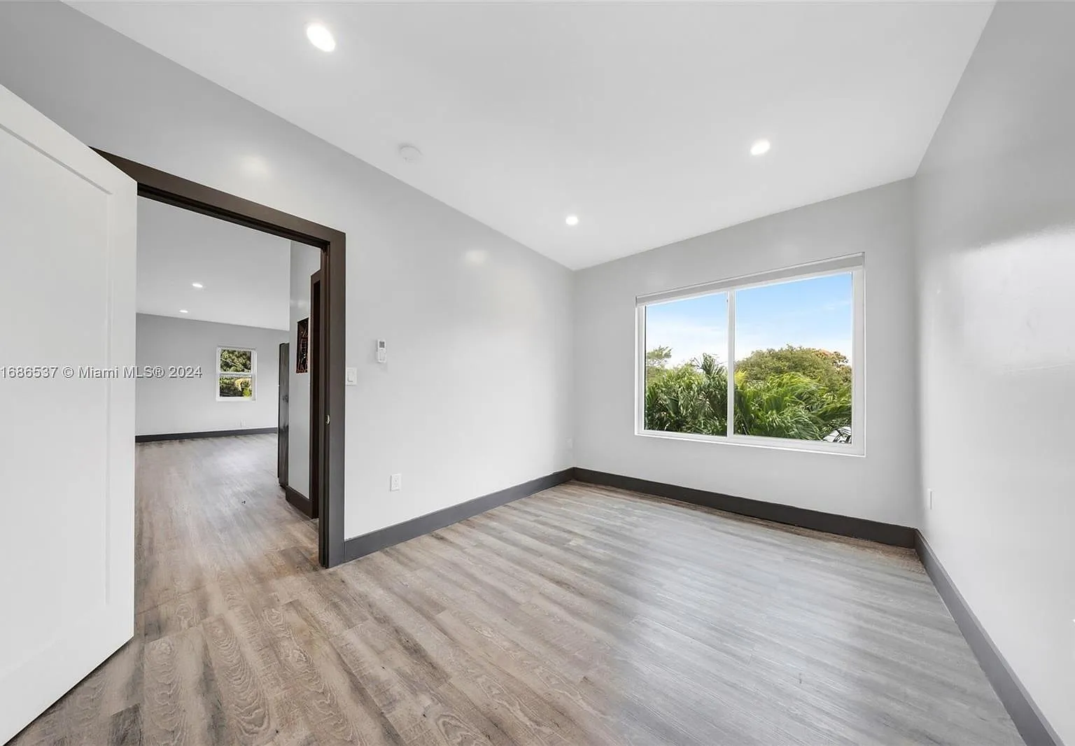 1020 SW 23rd Ave — Photo 2