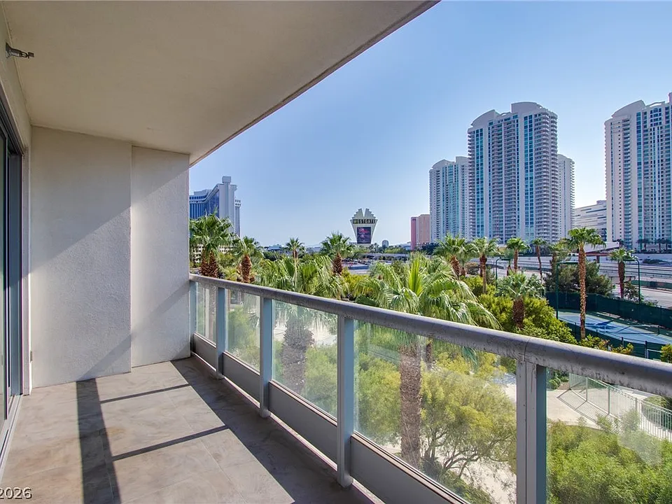 222 Karen Ave #306