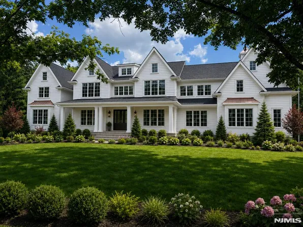 939 Briarwoods Rd, Franklin Lakes, NJ 07417